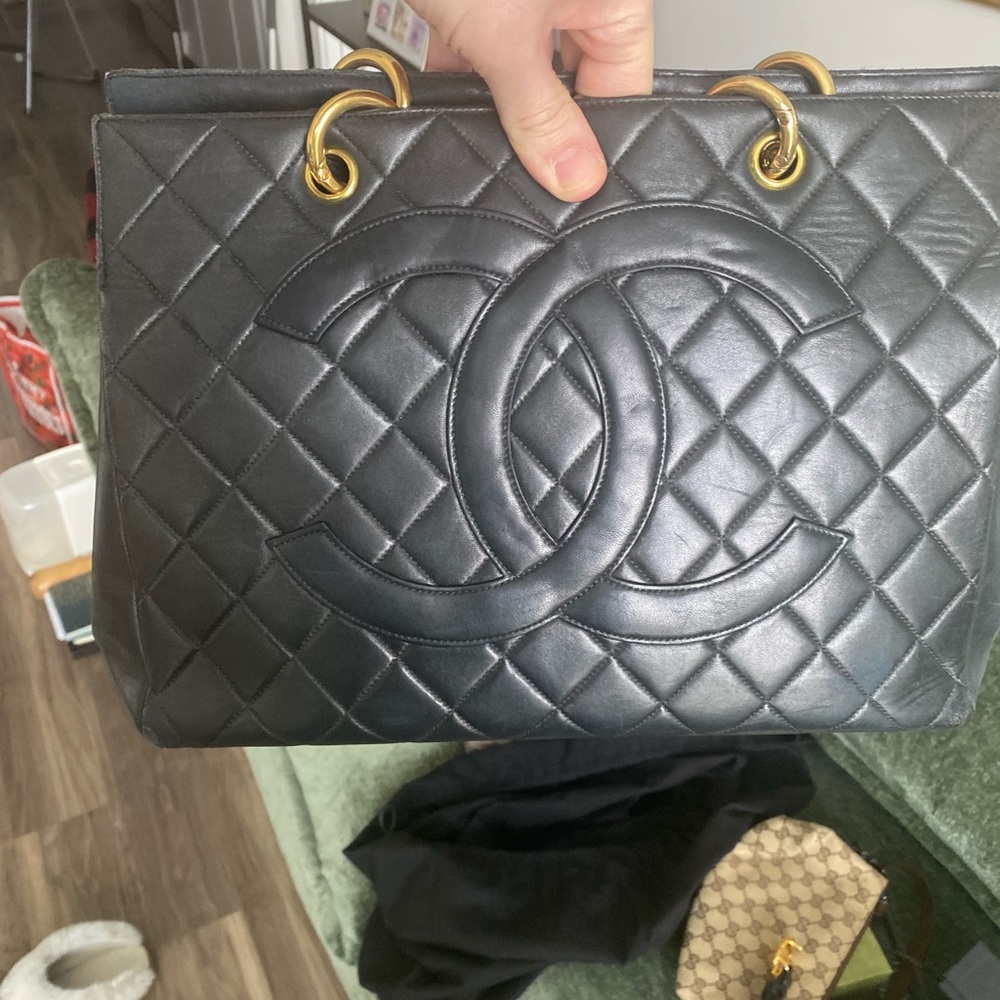 Chanel Black Lambskin Quilted Large Tote Bag with Gold Chain & Leather Handles - Picture 2 of 16